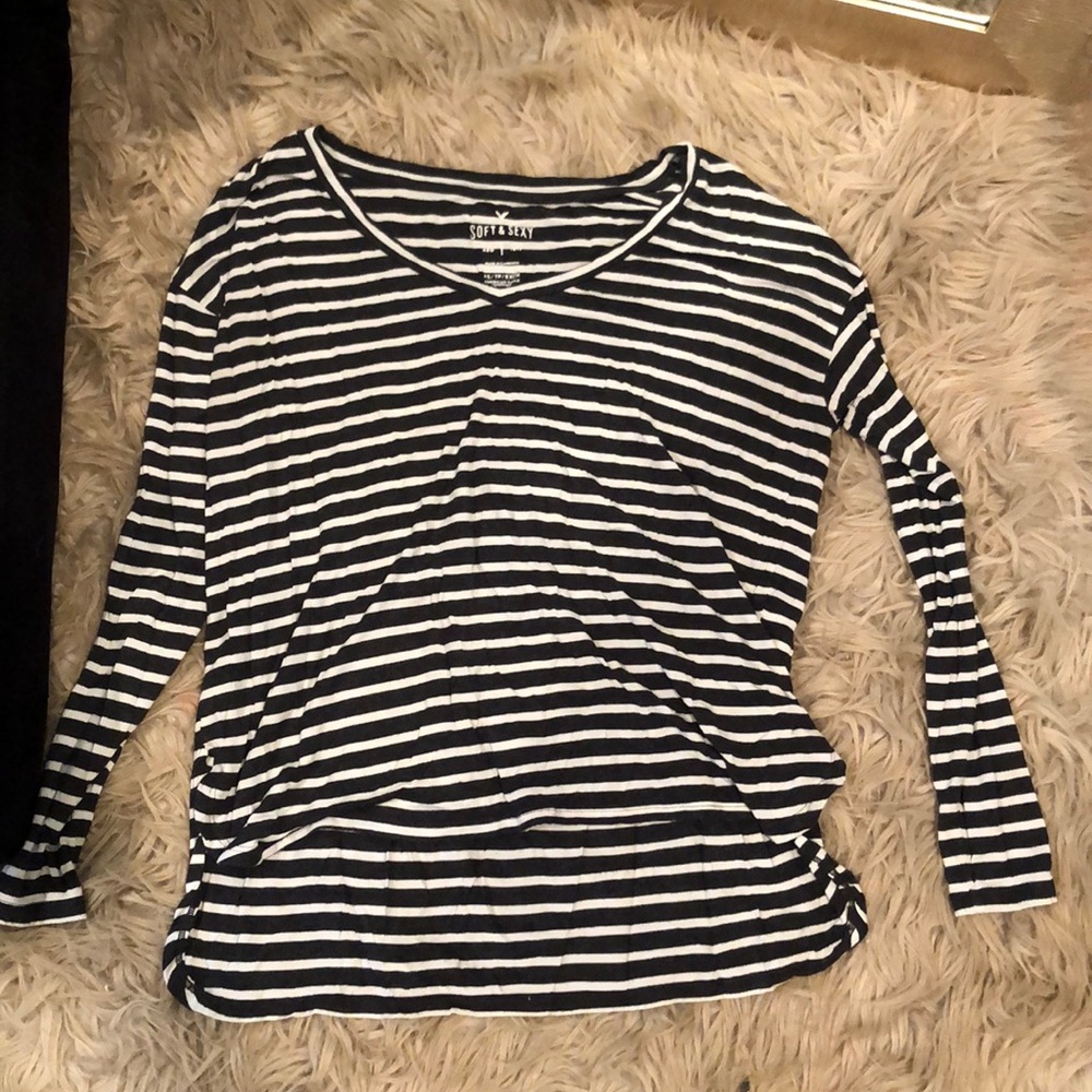 American eagle XS striped v neck